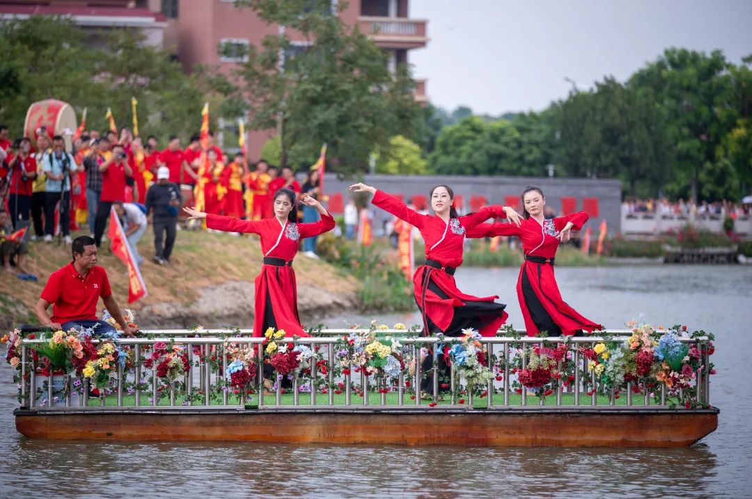 燃動(dòng)金秋 | 草艇競(jìng)渡，奪人風(fēng)采彰顯非遺文化瑰寶之韻(圖8)